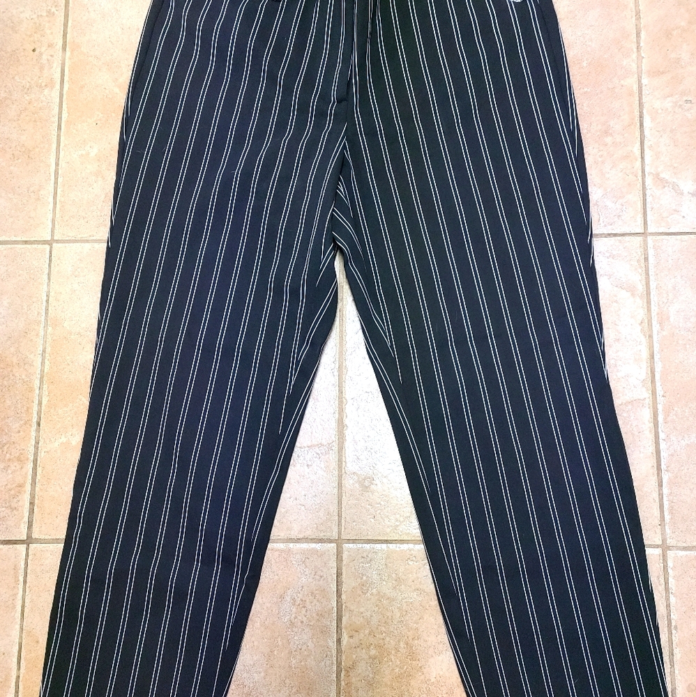 Pin striped ankle length pants
